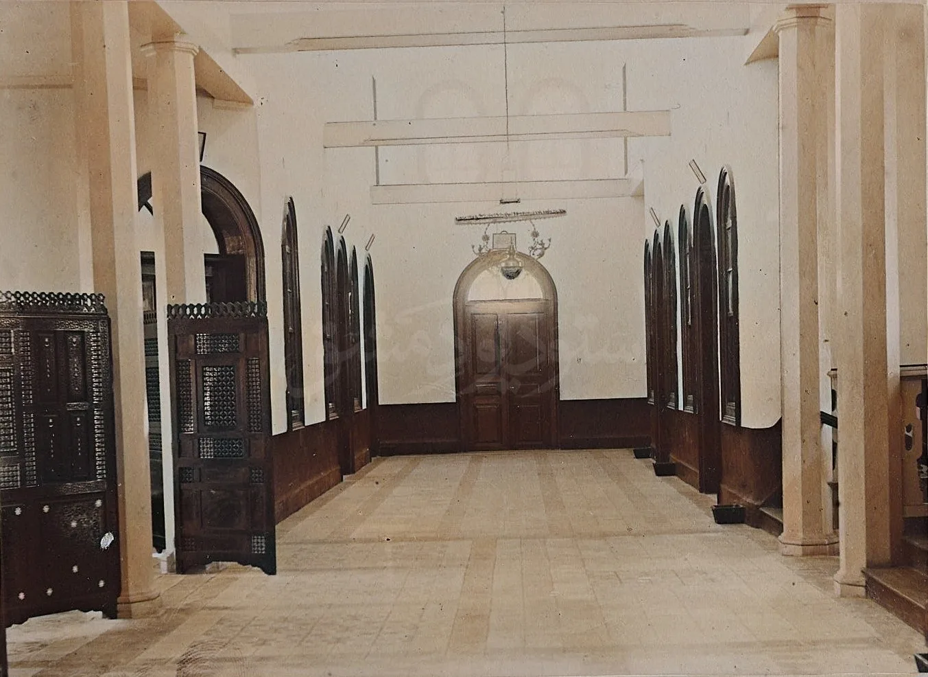 ممر الطابق الثاني